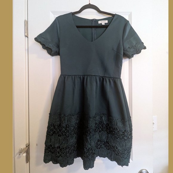 Francesca's Emerald Green Short Sleeve Dress - Picture 1 of 5